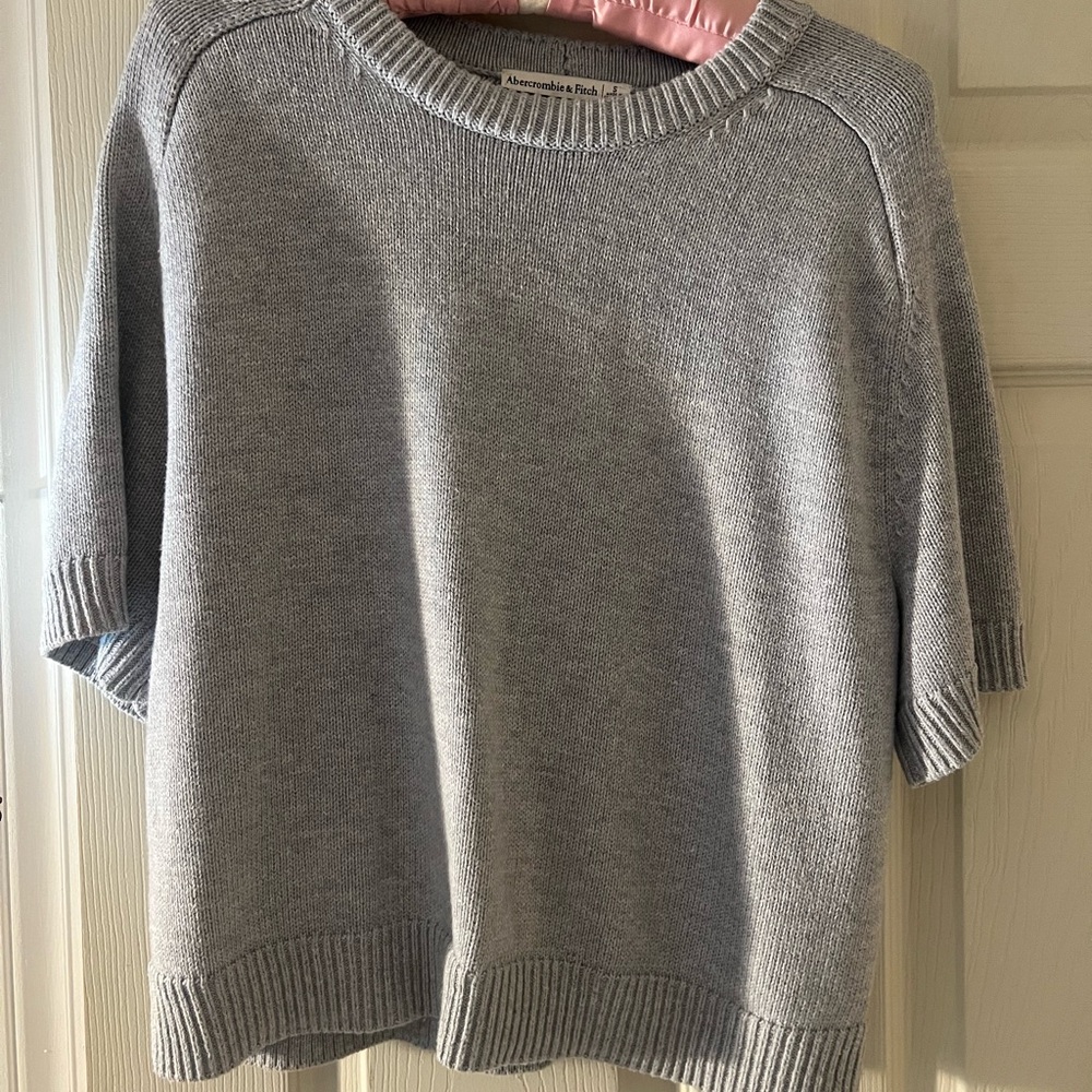 Abercrombie & Fitch Gray Sweater